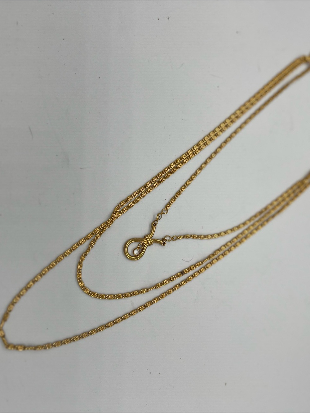 Vintage Gold-Tone Women’s Knot Pendant Chain Necklace - Picture 4 of 5
